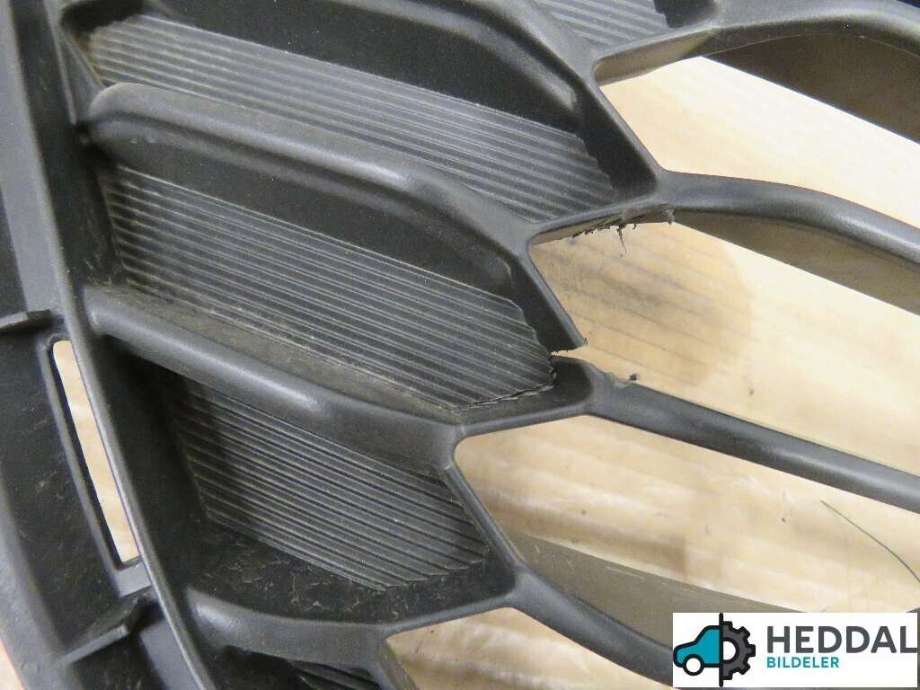 Grill til Toyota Hilux 2016-2020  (|53112-YP060)