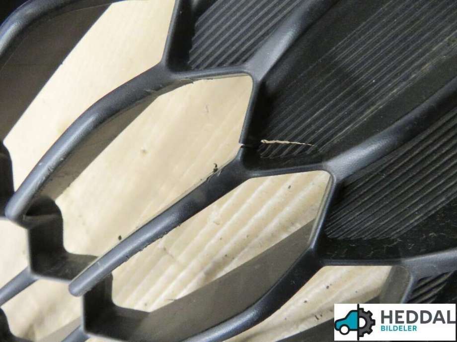 Grill til Toyota Hilux 2016-2020  (|53112-YP060)