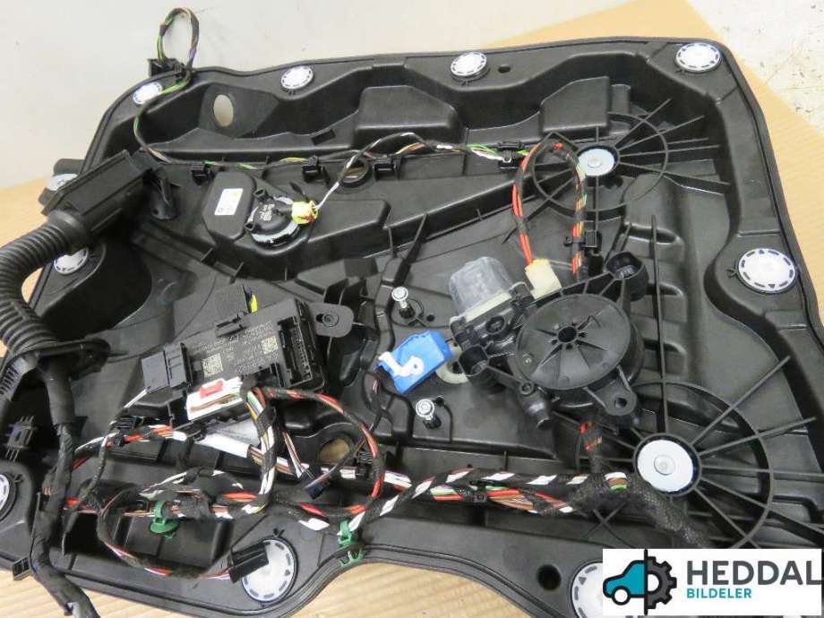 Ruteheis til VW ID.BUZZ 2022-->>  (VOLKSWAGEN||1EA 959 592 F|5Q0959802A)