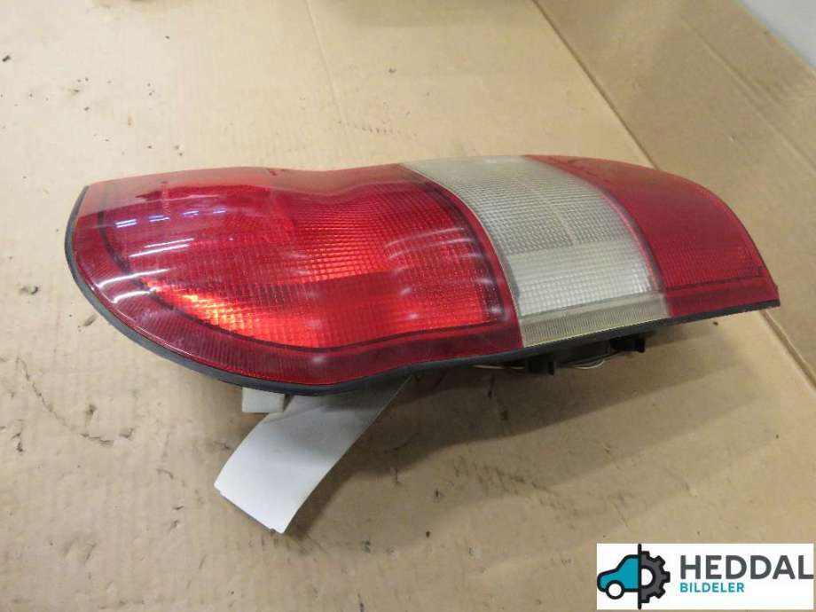 Baklykt høyre til Toyota Hiace 2007-2012 (Fase 3)  (81551-26310|)