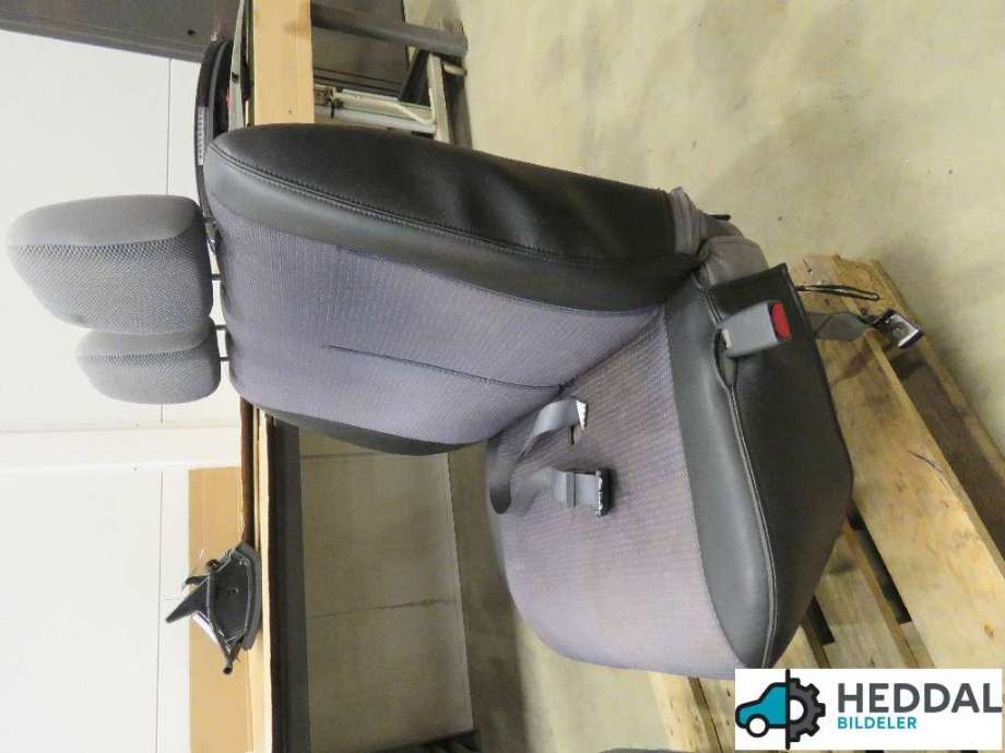 Sete foran venstre til Toyota Hiace 2007-2012 (Fase 3)  