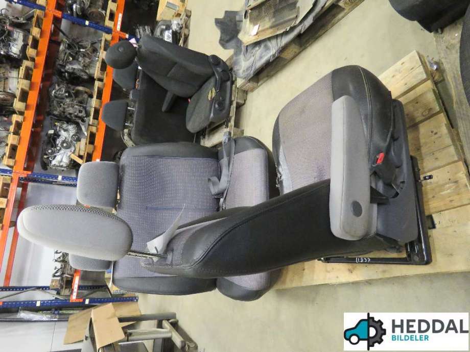 Sete foran høyre til Toyota Hiace 2007-2012 (Fase 3)