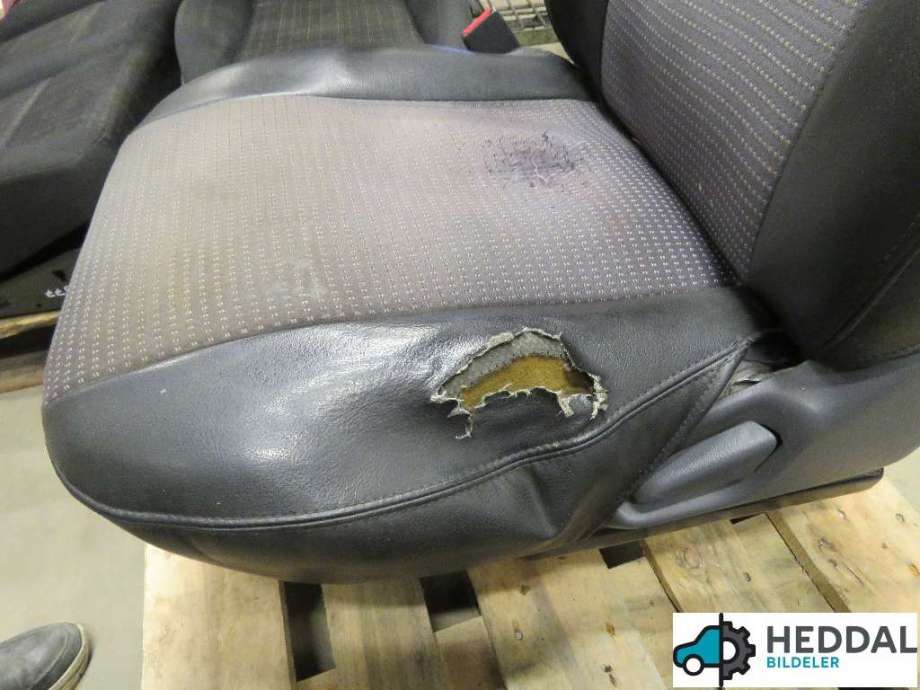 Sete foran høyre til Toyota Hiace 2007-2012 (Fase 3)