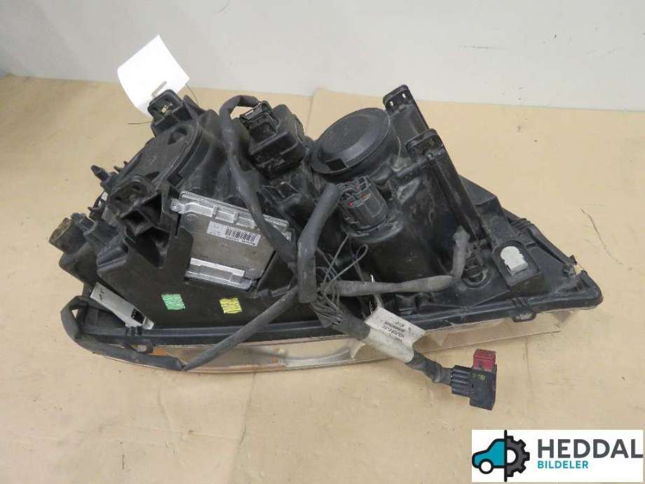 Frontlykt venstre halogen til Volvo XC90 2002-2006 (Type I, Fase 1)  (31111186|)