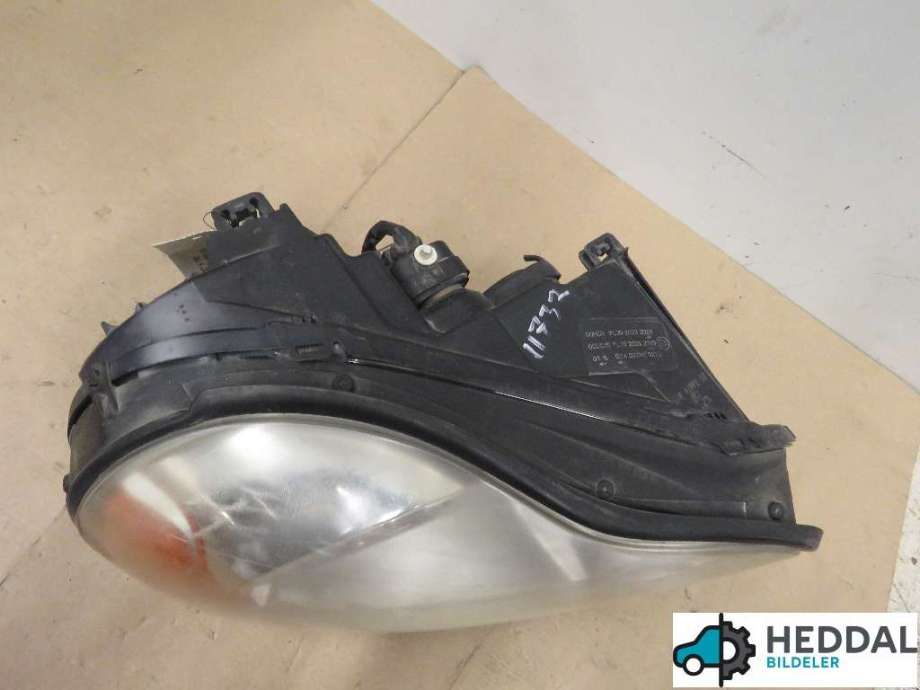 Frontlykt høyre halogen til Volvo XC90 2002-2006 (Type I, Fase 1)  (31111187|)