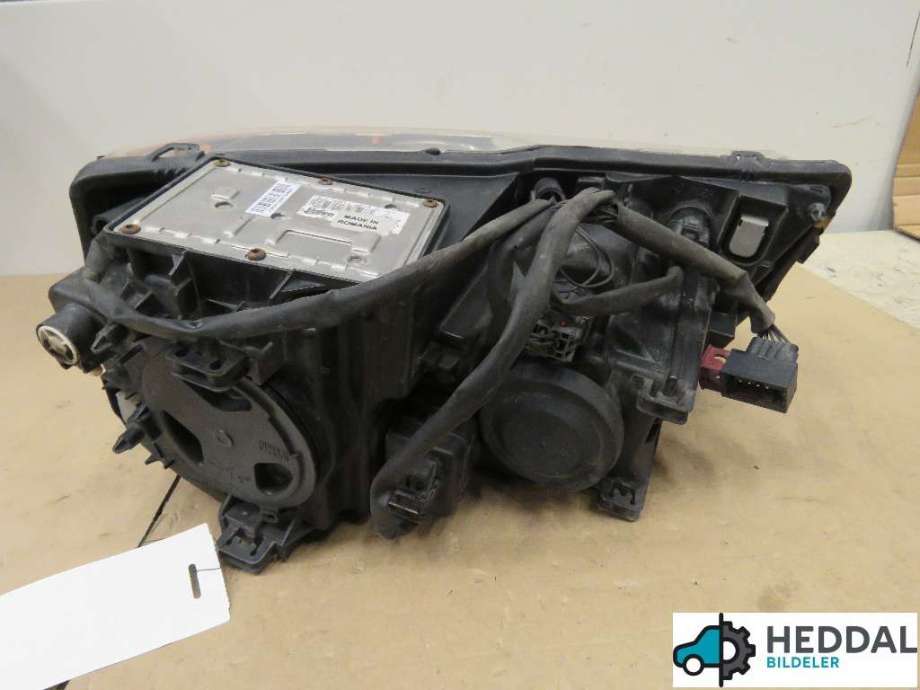 Frontlykt høyre halogen til Volvo XC90 2002-2006 (Type I, Fase 1)  (31111187|)