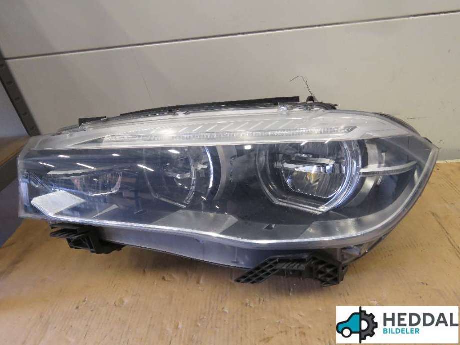 Frontlykt venstre halogen til BMW X5 2013-2018 (F15) (F15) (BMW|63 11 7 442 647|)