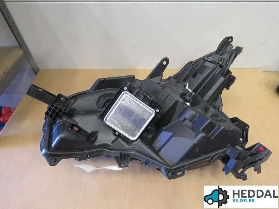 Frontlykt høyre halogen til Toyota bZ4X 2022-->>  (TOYOTA|8114542K30|)