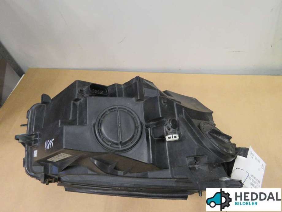 Frontlykt venstre halogen til Mercedes GLC 2015-2022 (X253) (X253) (MERCEDES|A 253 820 01 61|)