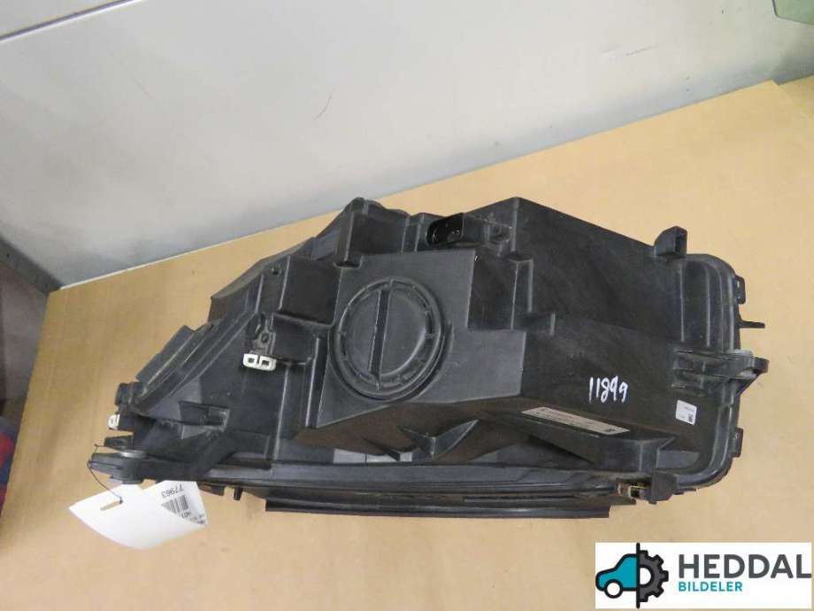 Frontlykt høyre halogen til Mercedes GLC 2015-2022 (X253) (X253) (MERCEDES|)