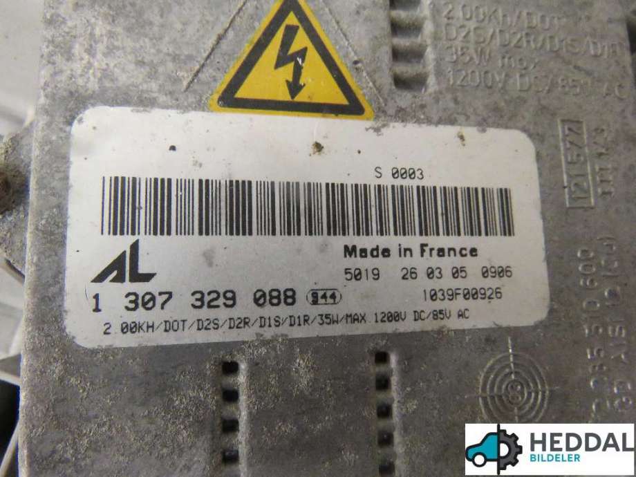 Frontlykt høyre xenon til Mercedes C-Klasse 2004-2007 (Fase 2) (W203) (W203) (MERCEDES|A 203 820 38 61|)
