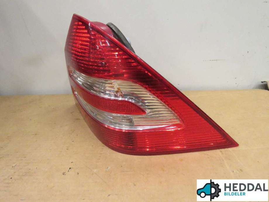 Baklykt høyre til Mercedes C-Klasse 2004-2007 (Fase 2) (W203) (W203) (MERCEDES|A 203 820 20 64|)