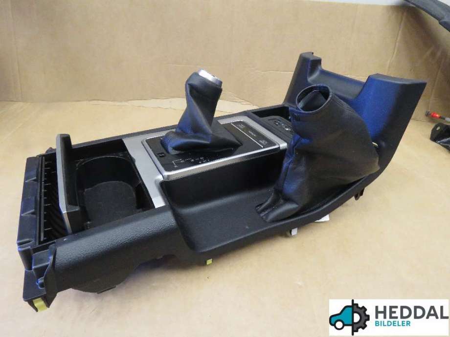 Innredning, Konsoll til Toyota Land Cruiser 150 2014-->> (Fase 2) (TOYOTA|5883360370C0|)