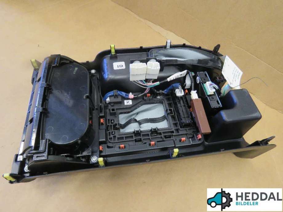 Innredning, Konsoll til Toyota Land Cruiser 150 2014-->> (Fase 2) (TOYOTA|5883360370C0|)