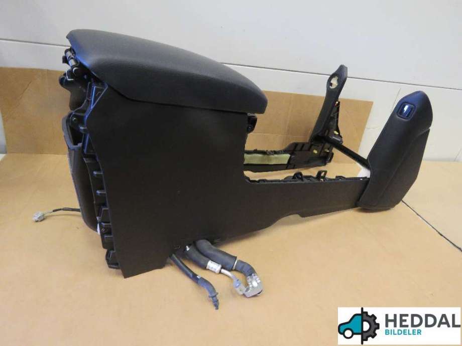 Innredning, Konsoll til Toyota Land Cruiser 150 2014-->> (Fase 2) (TOYOTA|5891060230C1|)