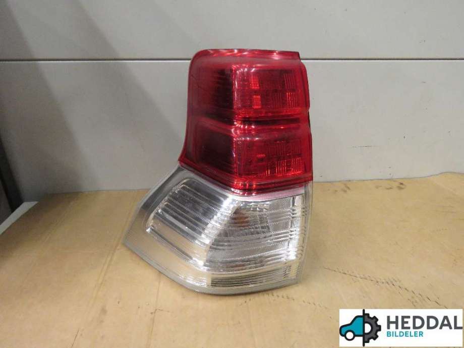 Baklykt venstre til Toyota Land Cruiser 150 2010-2013 (Fase 1) (Toyota|8156160830|)