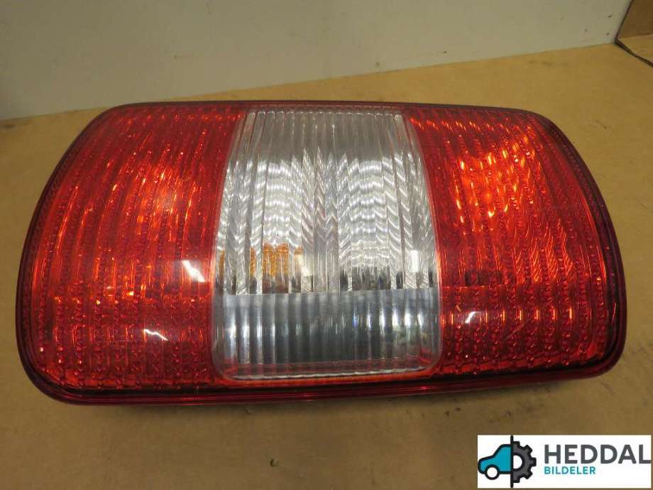 Baklykt høyre til VW Caddy 2004-2010 (Type III, Fase 1)  (2K0 945 096 N|)