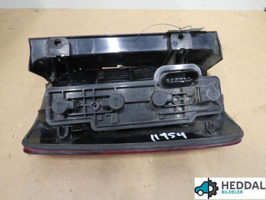 Baklykt høyre til VW Caddy 2004-2010 (Type III, Fase 1)  (2K0 945 096 N|)
