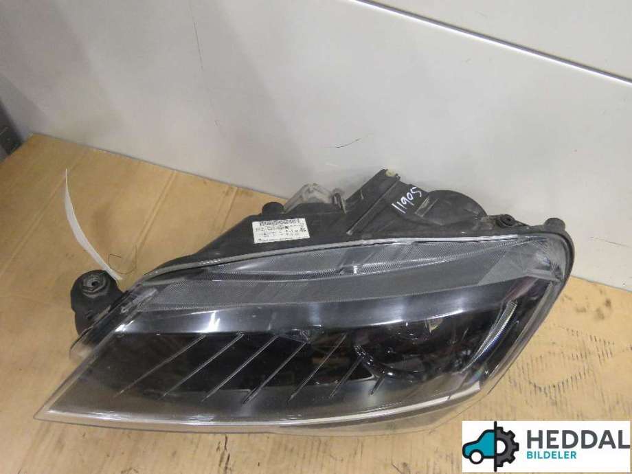 Frontlykt venstre halogen til Škoda Superb 2015-->> (Type III)  (SKODA|3V1 941 017 A|)
