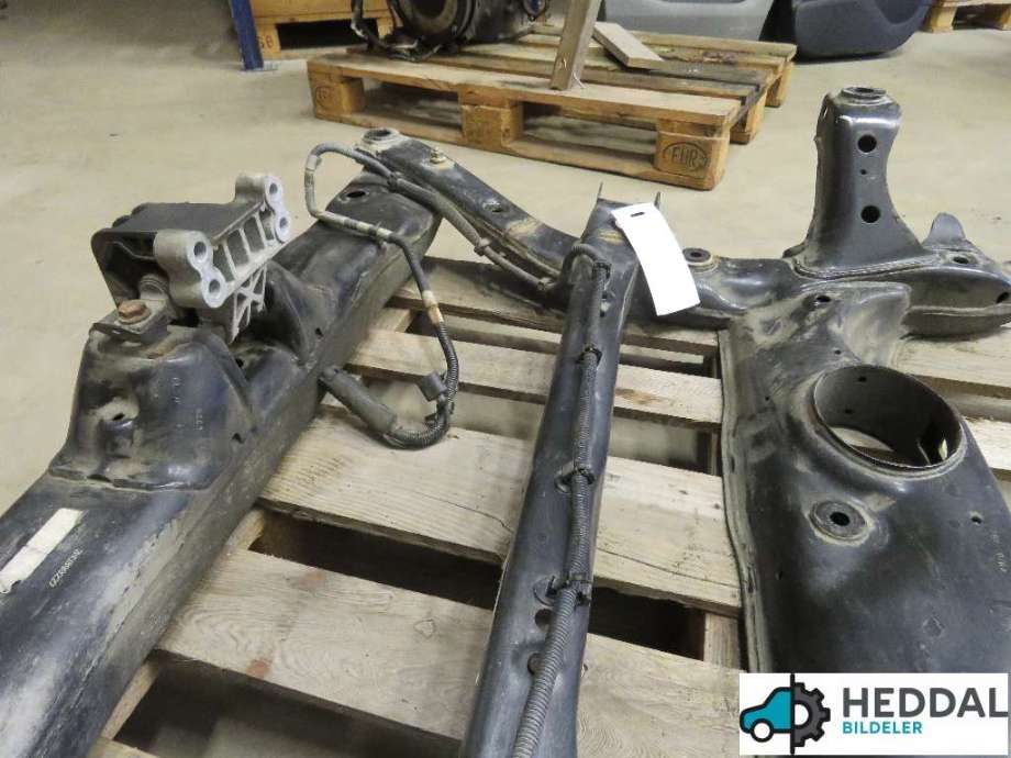 Travers foran hoved til VW Crafter 2016-->> (Type II) (VOLKSWAGEN|2N0 199 316 J|)