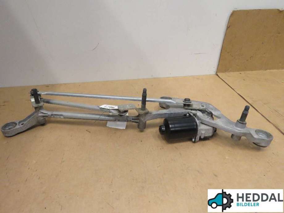 Viskermotor frontrute til Mercedes Vito 2014-->> (W447) (W447) (MERCEDES|A 447 820 00 40|)