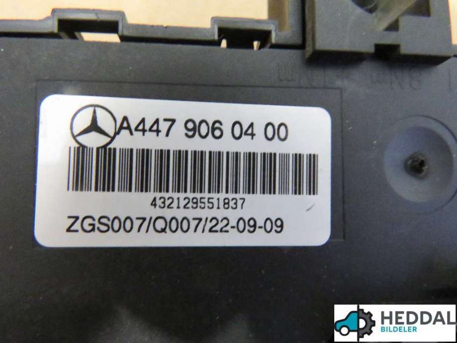 Sikringsboks til Mercedes Vito 2014-->> (W447) (W447) (MERCEDES|A4479060400|)