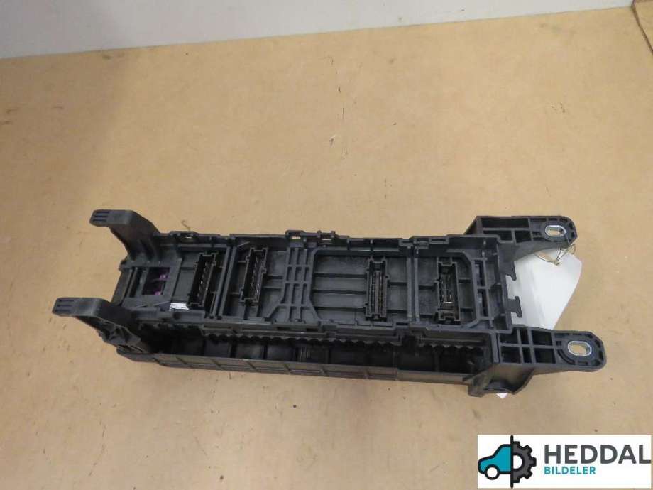Sikringsboks til Mercedes Vito 2014-->> (W447) (W447) (MERCEDES|A4475460046|)