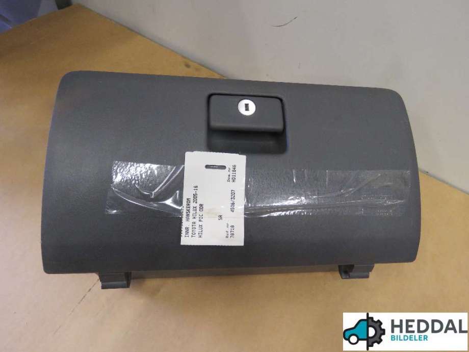 Hanskerom til Toyota Hilux 2012-2016  (TOYOTA|555500K080B1|)