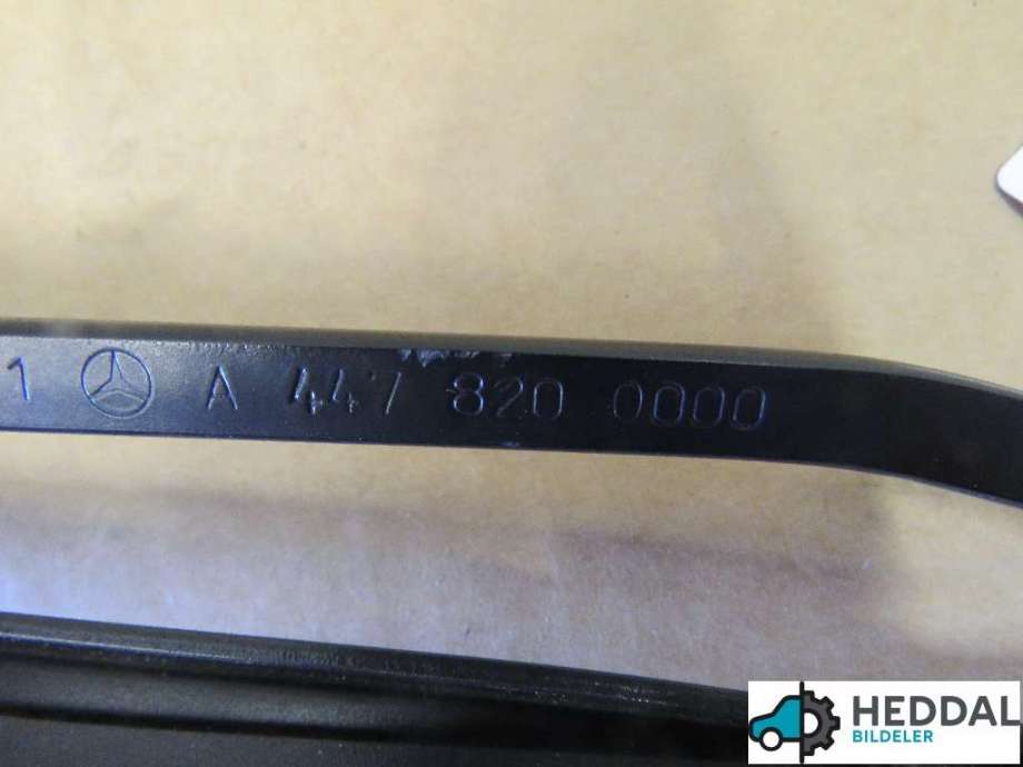 Viskerarmer frontrute til Mercedes EQV 2020-->> (W447) (W447) (MERCEDES||A 447 820 00 00)