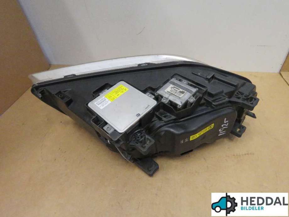 Frontlykt venstre halogen til Volvo XC70 2008-2013 (Type II, Fase 1) (VOLVO|31353539|)