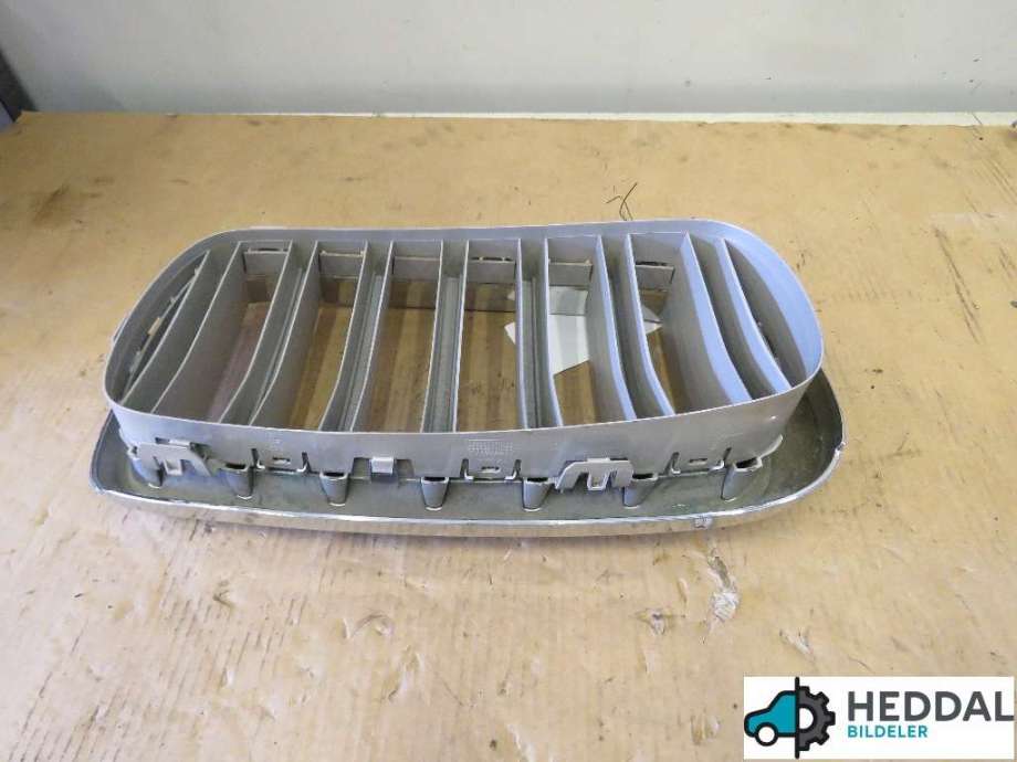 Grill venstre til BMW X5 2013-2018 (F15) (F15) (BMW|51 11 7 303 107|)