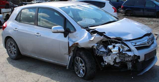 Toyota Auris 2010-2012 (Type I, Fase 2) , Motorkode: 2ZR-FXE, Girkassekode: 