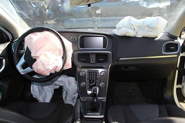 Volvo V40 2012-2019 , Motorkode: D 4162 T, Girkassekode: 