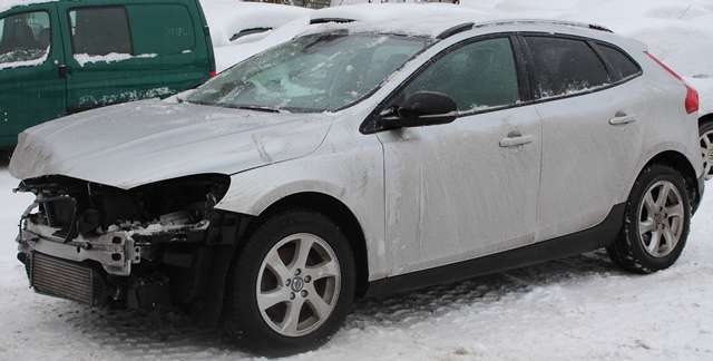 Volvo V40 2012-2019 , Motorkode: D 4162 T, Girkassekode: 