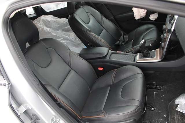 Volvo V40 2012-2019 , Motorkode: D 4162 T, Girkassekode: 