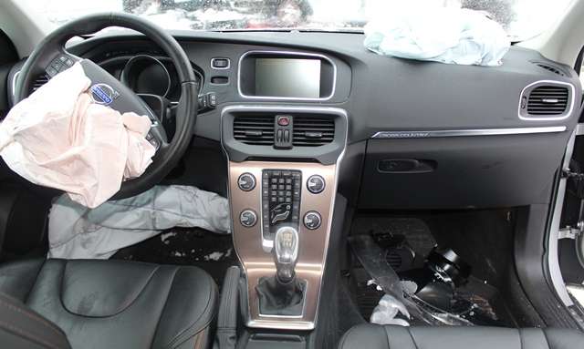 Volvo V40 2012-2019 , Motorkode: D 4162 T, Girkassekode: 