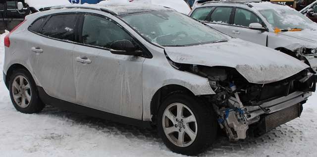 Volvo V40 2012-2019 , Motorkode: D 4162 T, Girkassekode: 