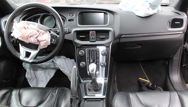 Volvo V40 2012-2019 , Motorkode: D 4162 T, Girkassekode: 