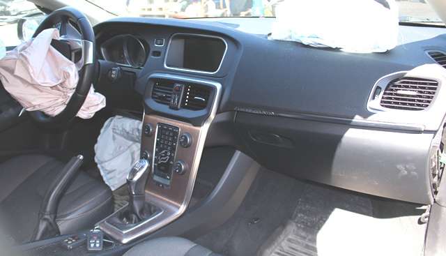 Volvo V40 2012-2019 , Motorkode: D 4162 T, Girkassekode: 