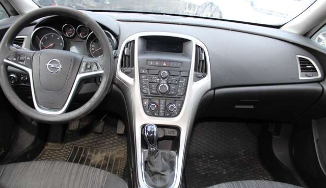 Opel Astra J 2010-2015 , Motorkode: A17DTR, Girkassekode: