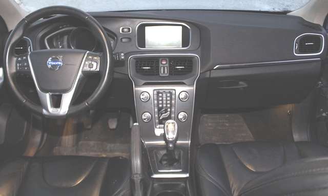 Volvo V40 2012-2019 , Motorkode: D 4162 T, Girkassekode: 