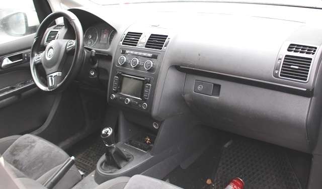 VW Touran 2010-2015 (Type I, Fase 3) , Motorkode: CFHC, Girkassekode: NGB