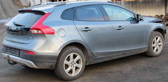 Volvo V40 2012-2019 , Motorkode: D 4162 T, Girkassekode: 