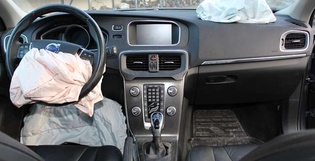 Volvo V40 2012-2019 , Motorkode: D 4162 T, Girkassekode: 