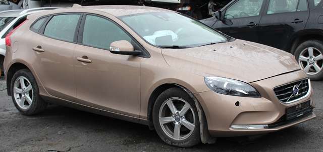 Volvo V40 2012-2019 , Motorkode: D 4162 T, Girkassekode: 