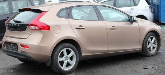 Volvo V40 2012-2019 , Motorkode: D 4162 T, Girkassekode: 
