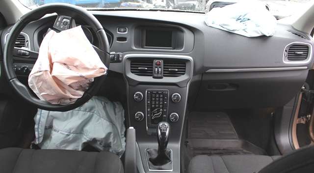 Volvo V40 2012-2019 , Motorkode: D 4162 T, Girkassekode: 