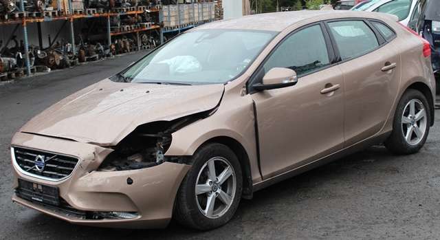 Volvo V40 2012-2019 , Motorkode: D 4162 T, Girkassekode: 
