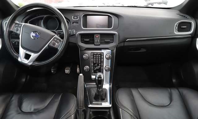 Volvo V40 2012-2019 , Motorkode: D 4204 T8, Girkassekode: 