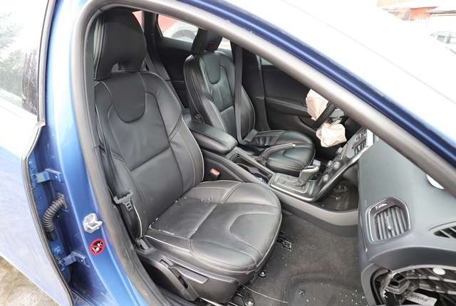 Volvo V40 2012-2019 , Motorkode: D 4204 T9, Girkassekode: 